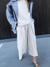 Load image into Gallery viewer, Women Solid Color Short Sleeve 3/4 Pant Two Piece Set