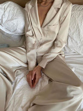 Load image into Gallery viewer, Women's Suit Collar Solid Color Casual Two-piece Suit