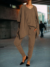 Load image into Gallery viewer, Women&#39;s Autumn Winter Pure Color Simple Three-piece Suit
